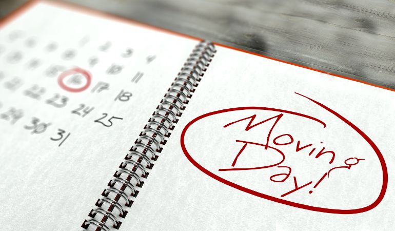 Choosing a moving day on a calendar